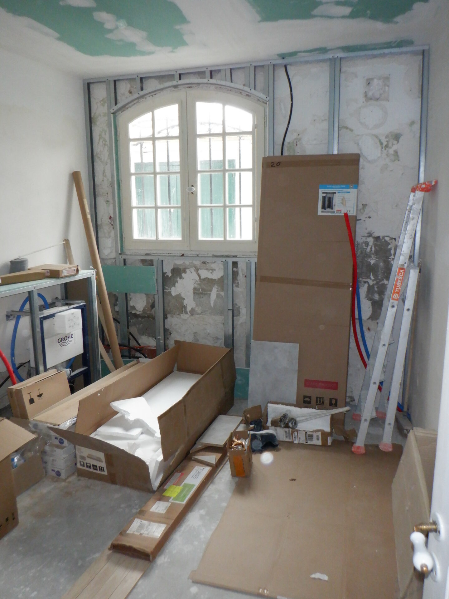 ci-dessus...avant...suite à l'abandon de chantier d'une entreprise indélicate des clients